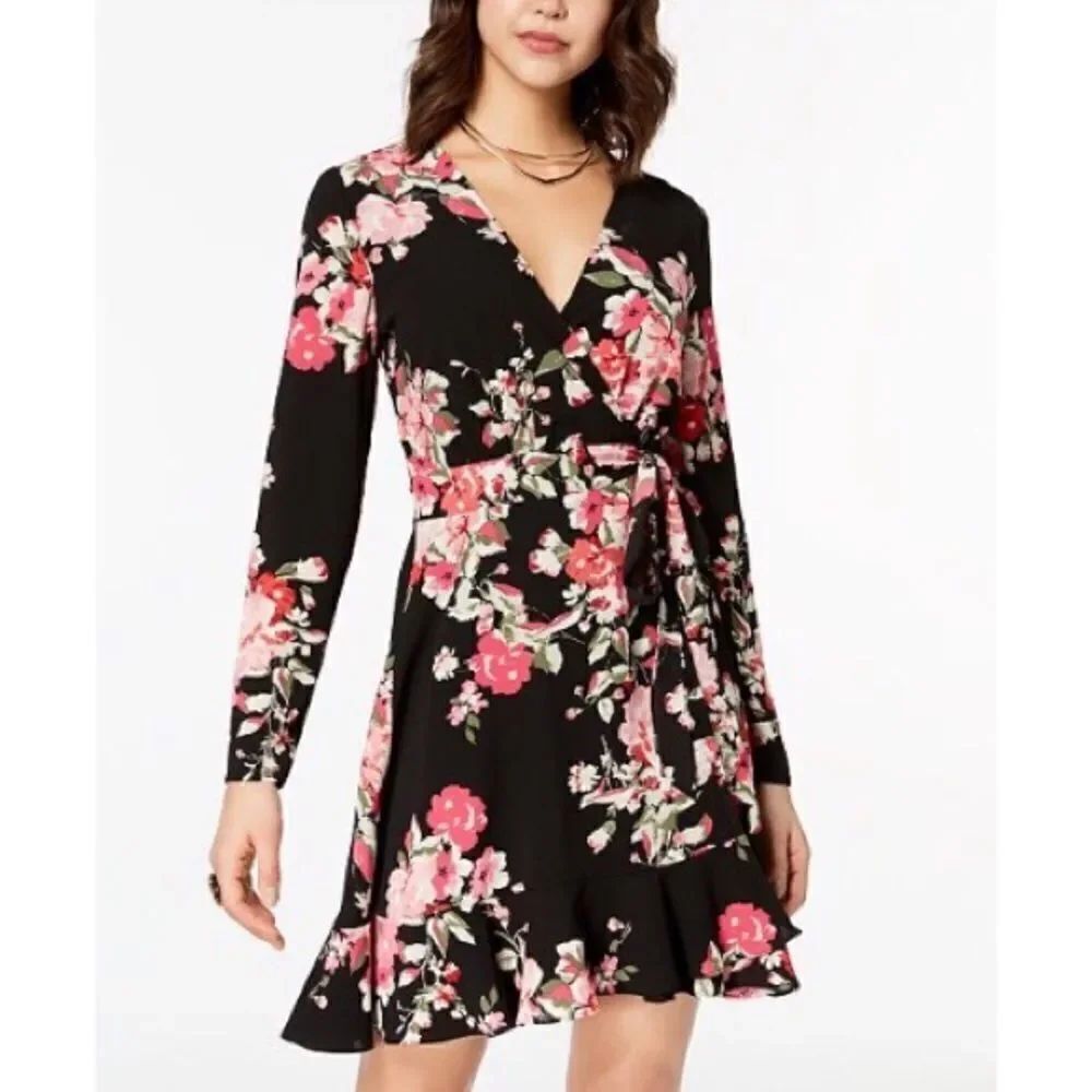 ✨ B Darlin
Juniors' Printed Wrap Dress✨